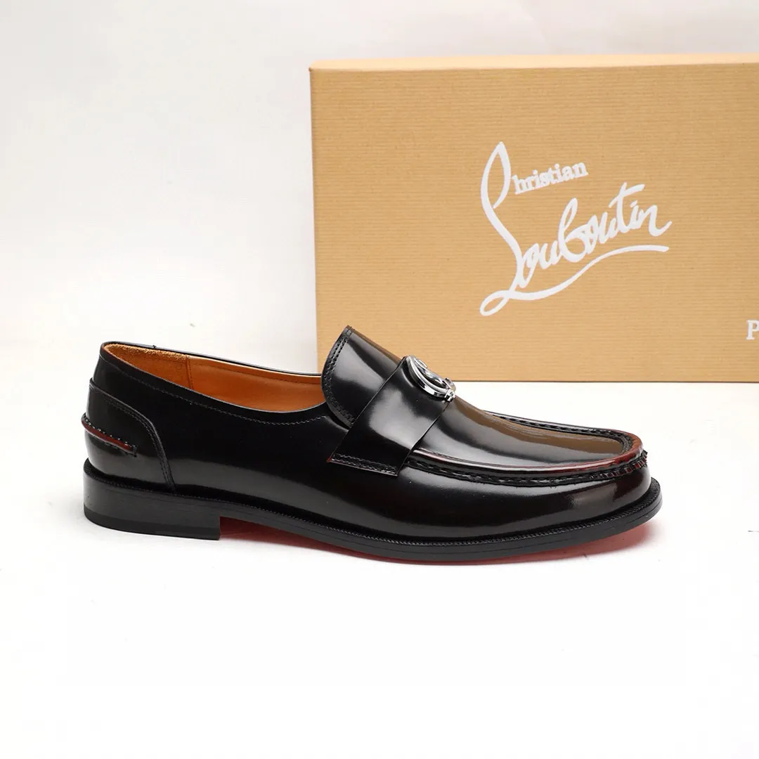 Batch 1,080 yuan 💰••New real shots••CL～High-end men’s 👔casual•loafers with red soles! ••🆑Genuine and top-quality goods from original orders ••✅💯 Purchase goods from top-quality original orders! Original imported patterned cowhide ➕Imported cowhide lining ➕Cowhide feet ➕Original leather outsole~🉑️Feel free to compare the authentic ones! Size: 38-44 (45.46.47 can be customized)